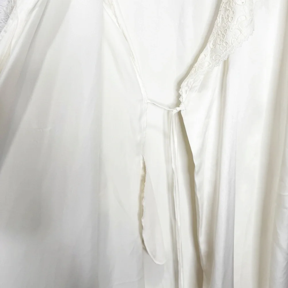 Delicates Cream Chemise and Robe Set - Picture 14 of 16